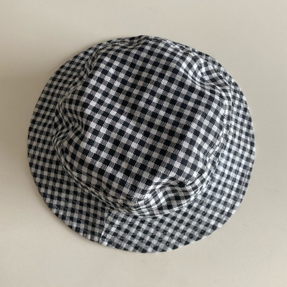 UO WHITE AND BLACK BUCKET HAT - Picture 2 of 3